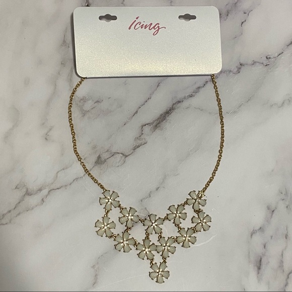 🛍 3/$45 Brand New Icing Statement Necklaces - Picture 4 of 7